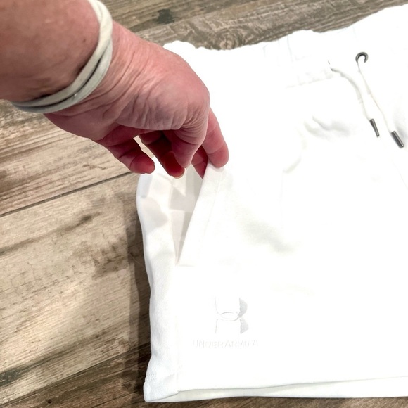 Under Armour Women's UA Playback Fleece Shorts Size Medium NWT - Picture 5 of 7